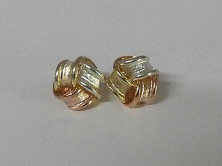 Stud earrings 