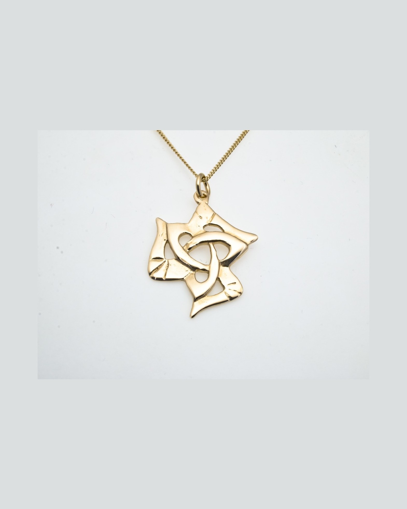 Three legs pendant