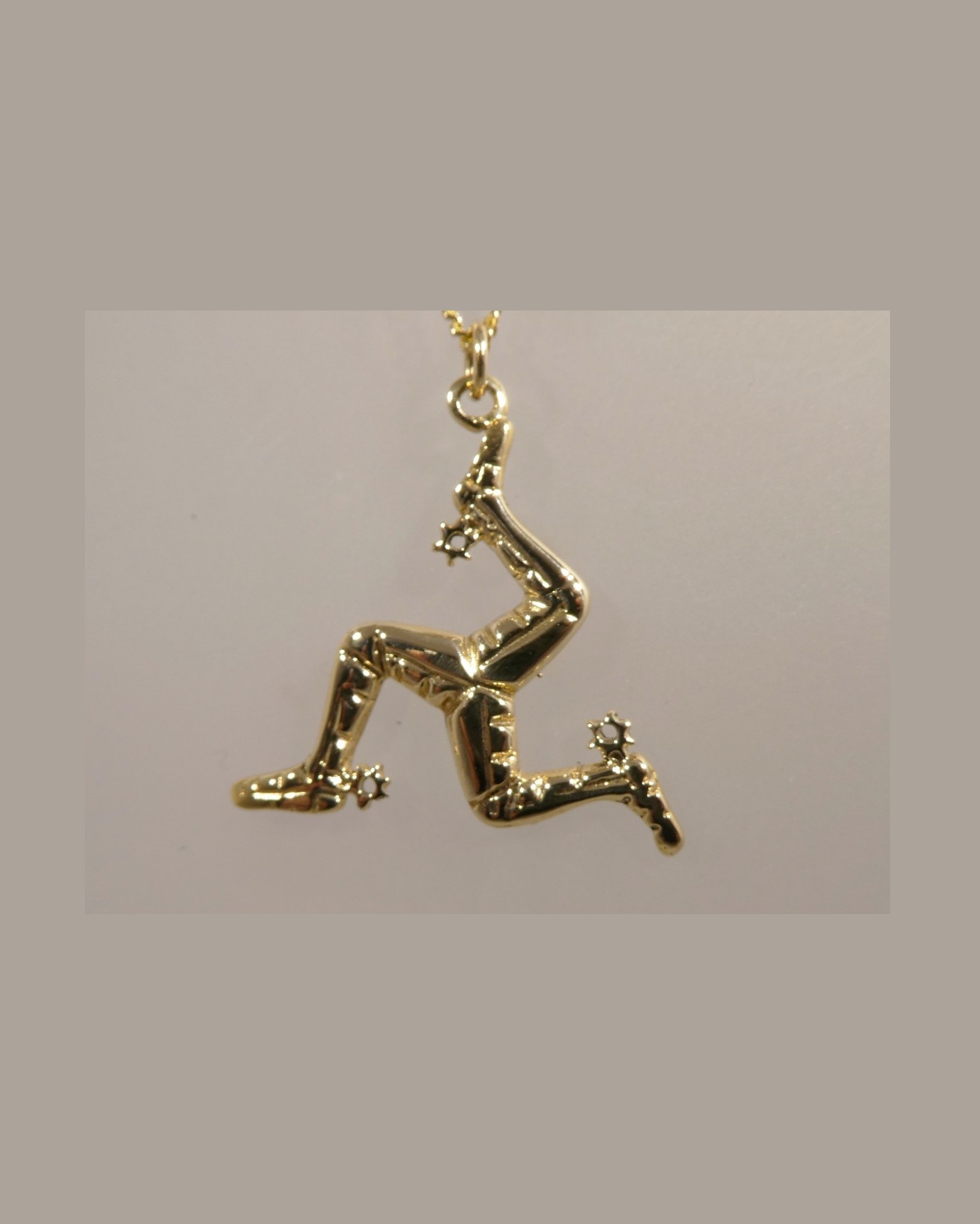 Three legs pendant