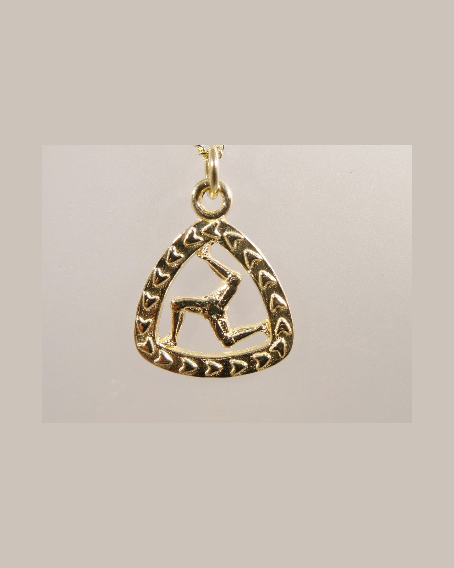 Three legs pendant