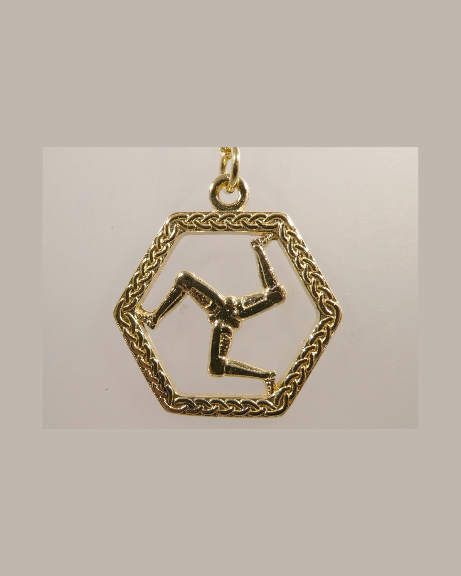 Three legs pendant