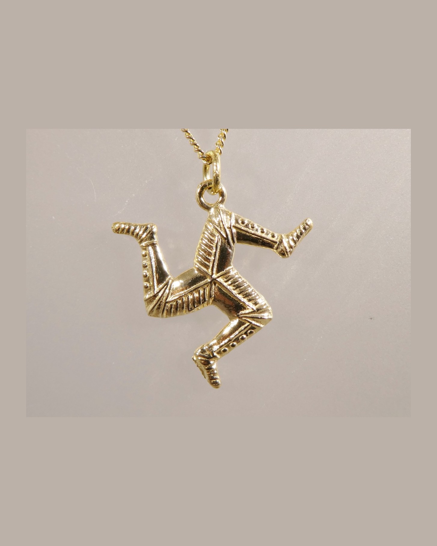 Three legs pendant